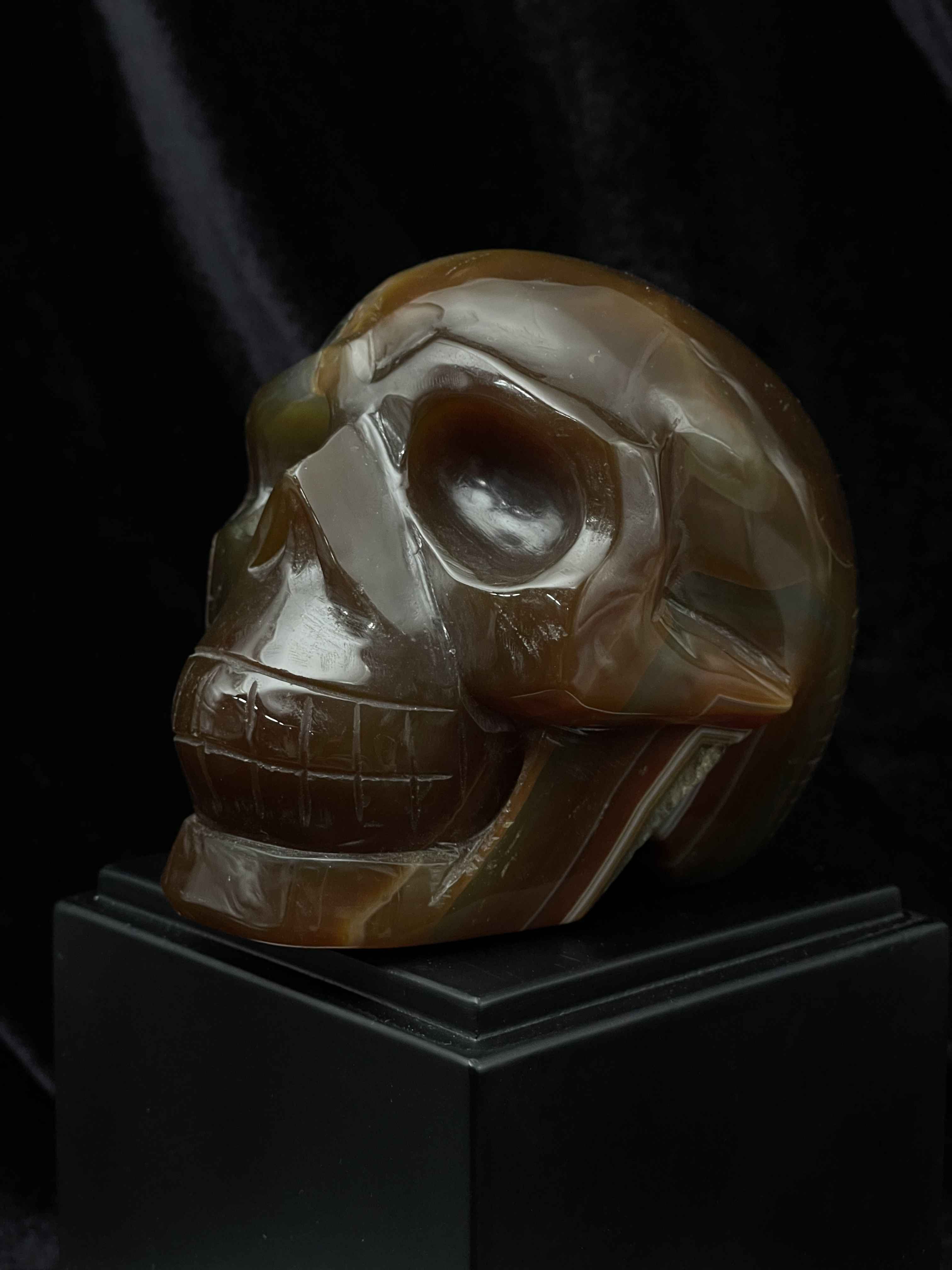 Череп из агата