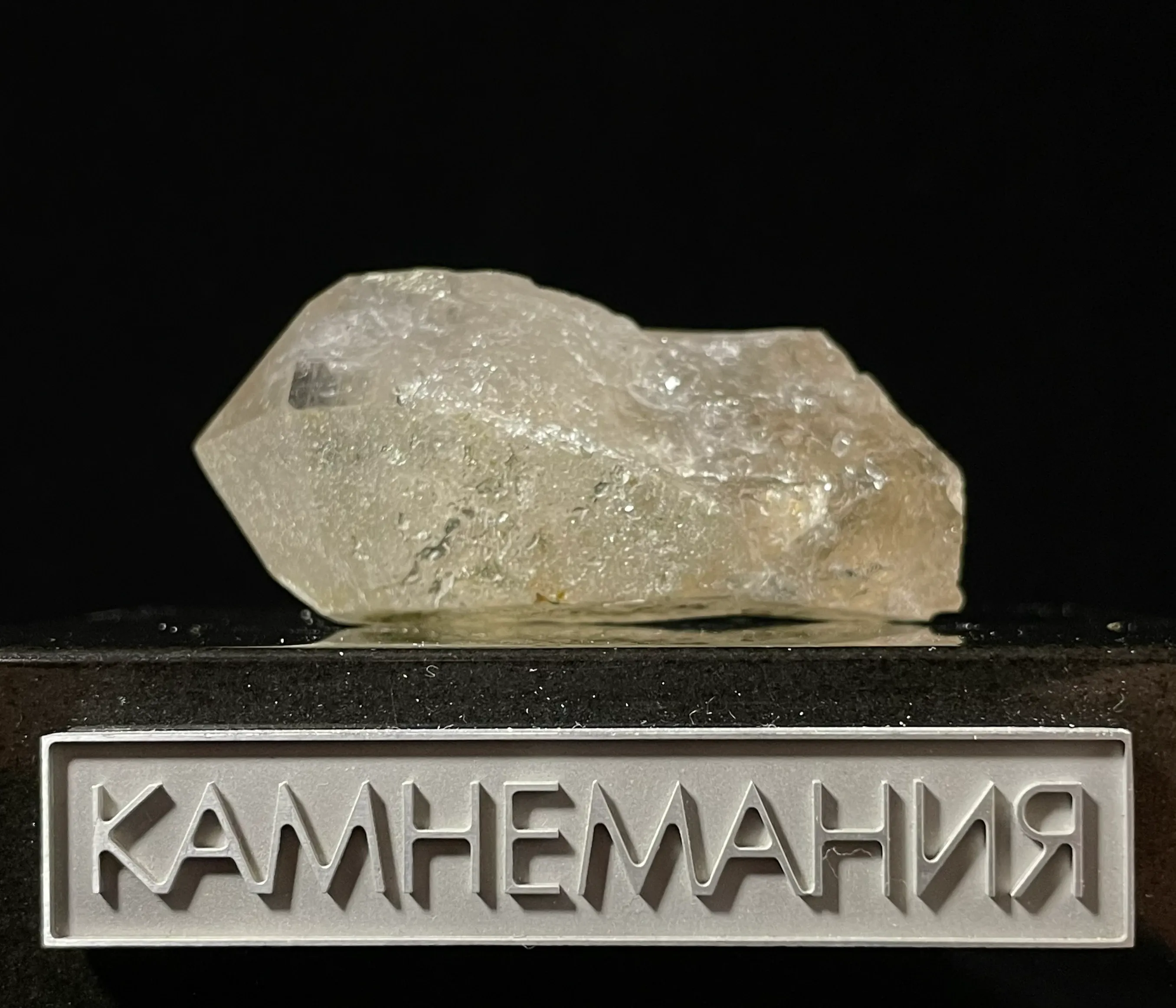 Кристалл кварца